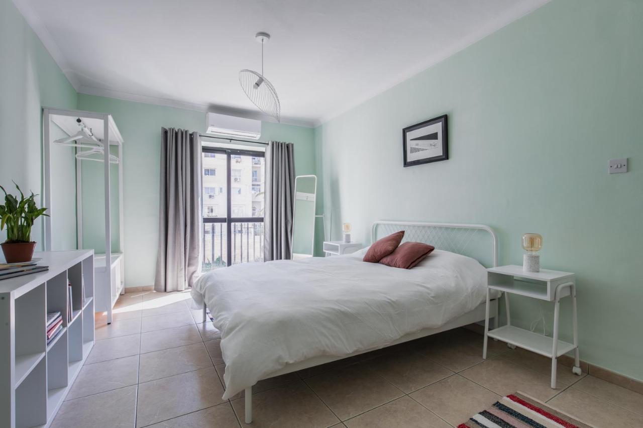 Stylish 3 Bedroom Apartment - St. Julians - 5 Mins From Balluta Bay St. Julian's Exteriör bild